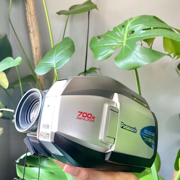 Panasonic PV-L352D Palmcorder VHS-C 700x Digital Zoom Camcorder UNTESTED - Picture 12 of 14